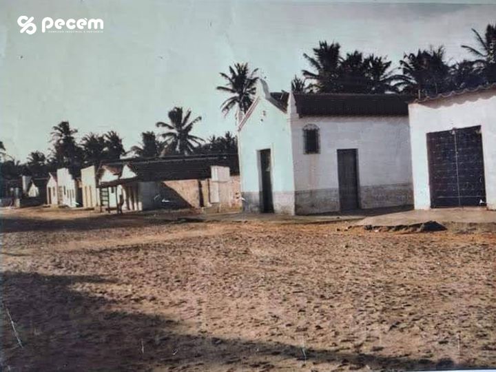 1958 – Rua São Luis no Pecém, com a igreja de São Luis Gonzaga e mais adiante a casa de João Caiçara.