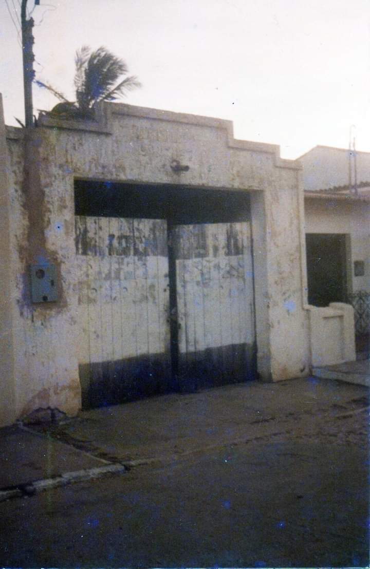 1975 – ANTIGA GARAGEM DO CAMINHÃO MISTO QUE FAZIA ROTAS A PARTIR DO PECÉM.  RUA SÃO LUIS GONZAGA, Nº APROXIMADO 373.