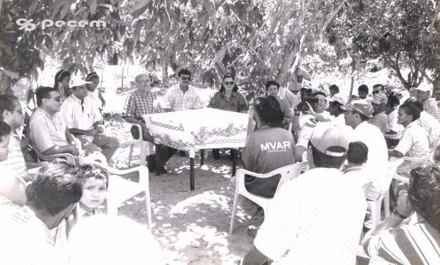 1999 - ENTREGA DE CHAVES A REASSENTADOS.