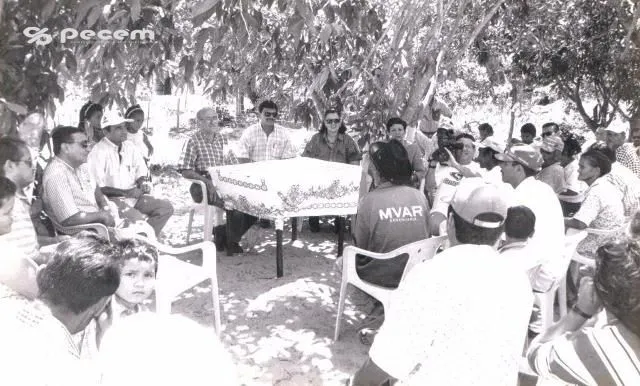1999 - ENTREGA DE CHAVES A REASSENTADOS.