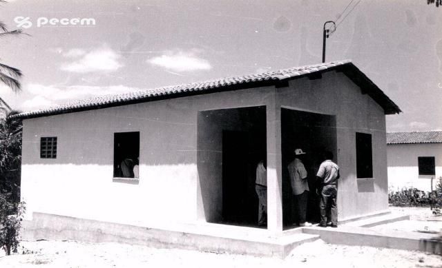 1999 - ENTREGA DE CHAVES A REASSENTADOS.
