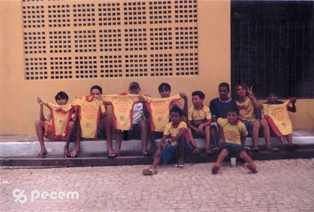 2005 - CRIANÇAS DA ESCOLINHA DE SURF PARTICIPANDO DA FESTA DE SÃO PEDRO.
