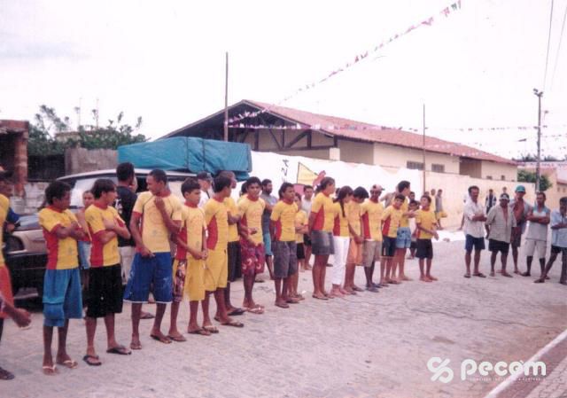 2005 - CRIANÇAS DA ESCOLINHA DE SURF PARTICIPANDO DA FESTA DE SÃO PEDRO.