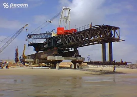 1997 - Obra de construção da ponte de acesso - Parte praia