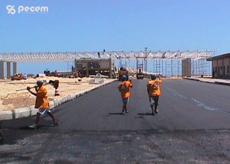 1998 - Obras de acesso e do GATE de acesso a área alfandegada