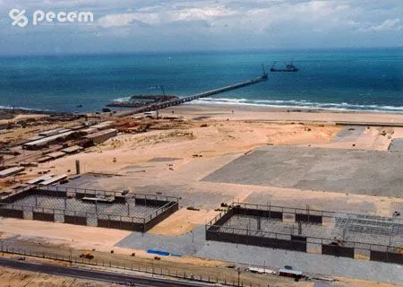 1998 - Obras de construção dos Armazéns A1 e A2 e pavimentação em bloquete do pátio