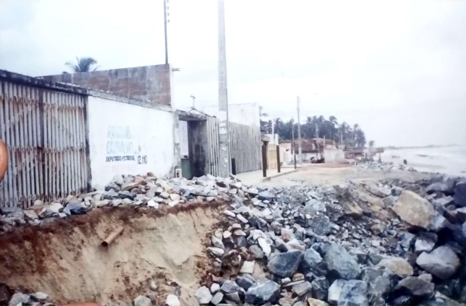 1998 – Registros do avança do mar sobre o Pecém. Figura 01