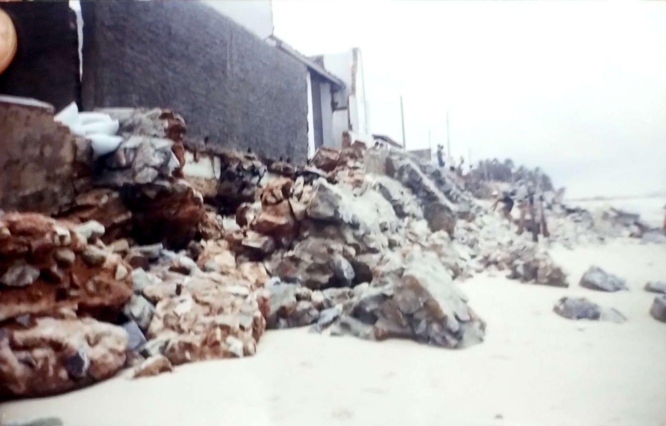 1998 – Registros do avança do mar sobre o Pecém. Figura 02