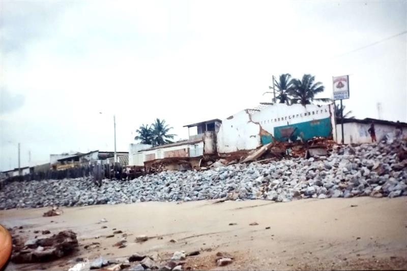 1998 – Registros do avança do mar sobre o Pecém. Figura 03