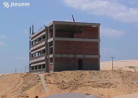 1998 - Obras do prédio da Administração já tomando forma