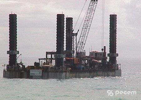 1998 - Plataforma Piatã utilizada na obra de colocação dos pilares