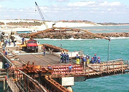 1998 Obra de construção da ponte de acesso - Parte mar