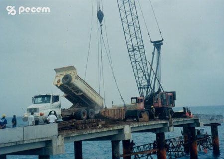 1999 - Obras de estrutura do Píer 2